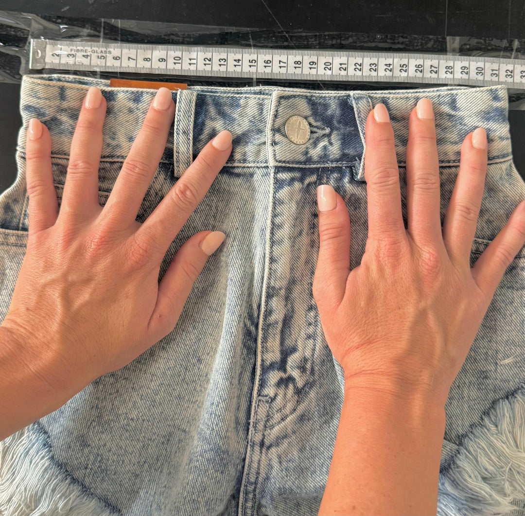 Honey Shorts | Small (4)